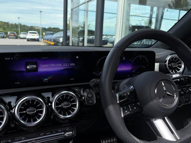 MERCEDES-BENZ CLA Class Photo 37