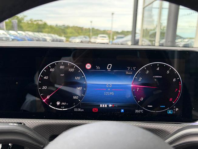 MERCEDES-BENZ CLA Class Photo 4
