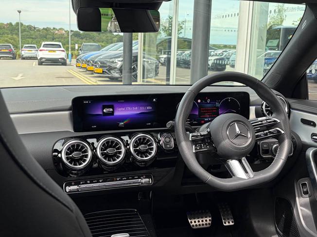 MERCEDES-BENZ CLA Class Photo 41