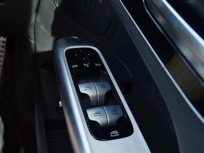 MERCEDES-BENZ Glc Photo 16