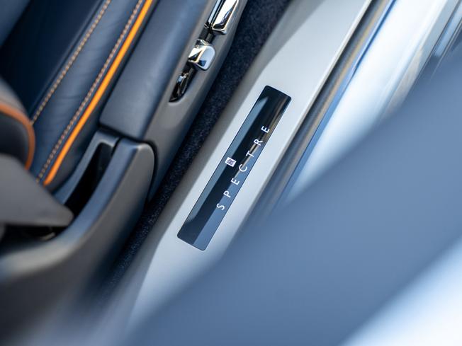 ROLLS-ROYCE Spectre Photo 14