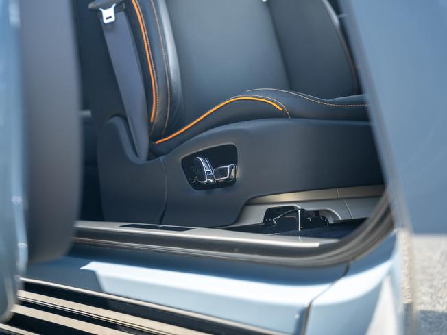 ROLLS-ROYCE Spectre Photo 15