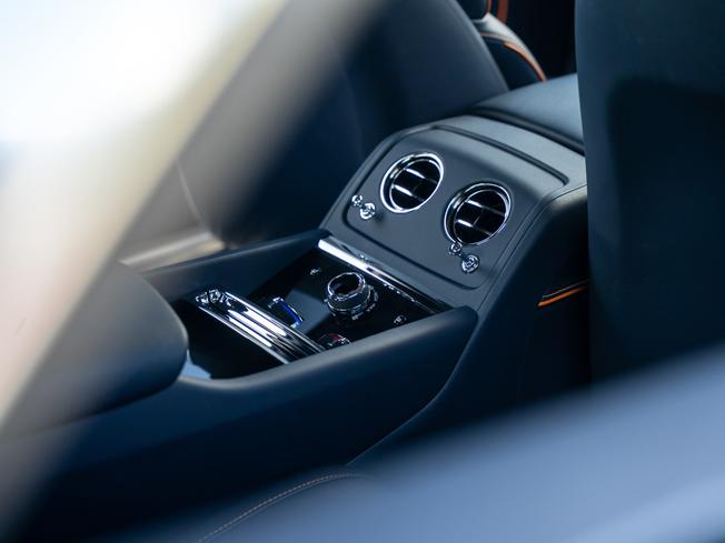 ROLLS-ROYCE Spectre Photo 17