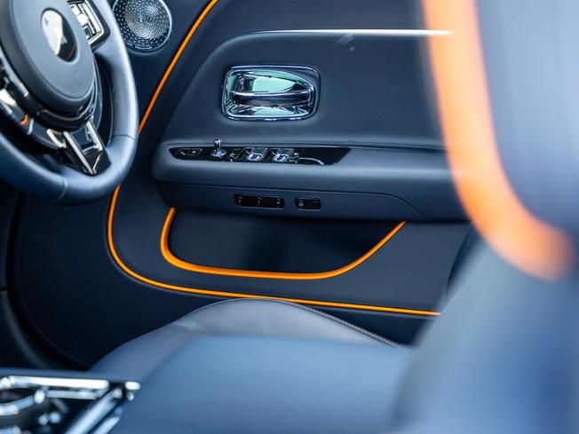 ROLLS-ROYCE Spectre Photo 26