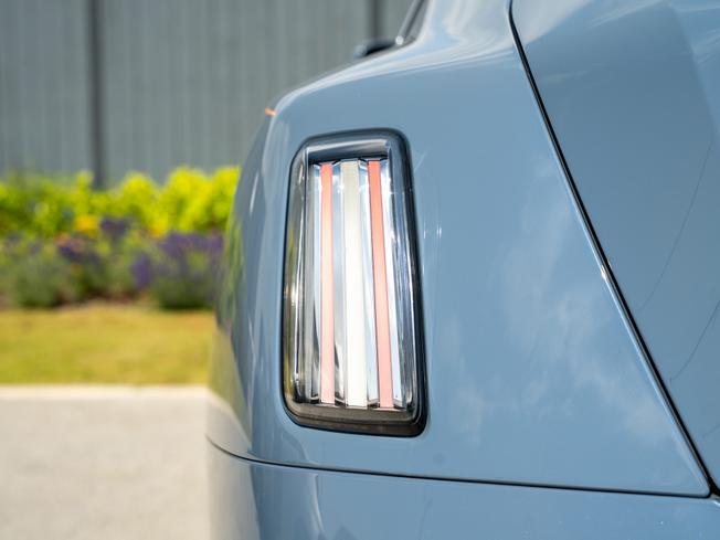 ROLLS-ROYCE Spectre Photo 30
