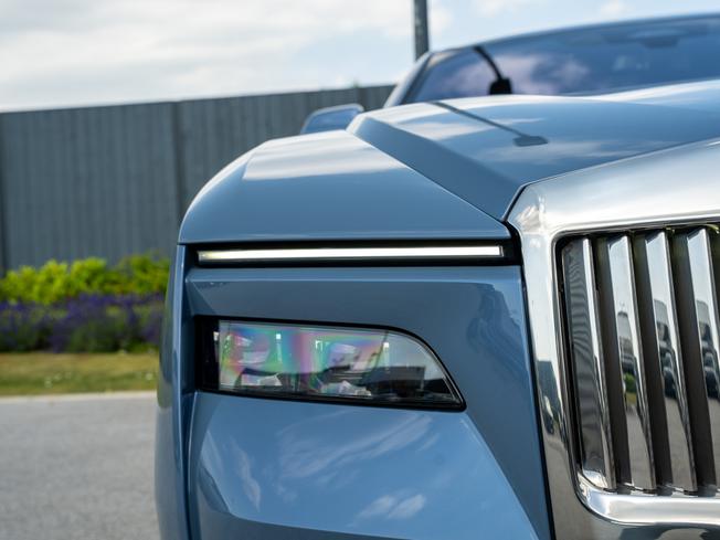 ROLLS-ROYCE Spectre Photo 45