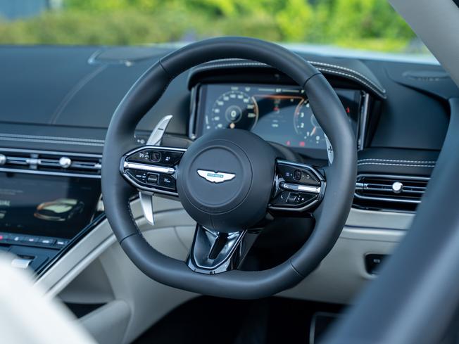 ASTON MARTIN Db12 Photo 10