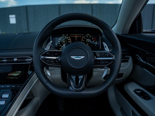 ASTON MARTIN Db12 Photo 11