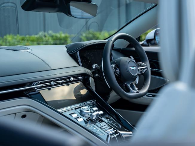 ASTON MARTIN Db12 Photo 20