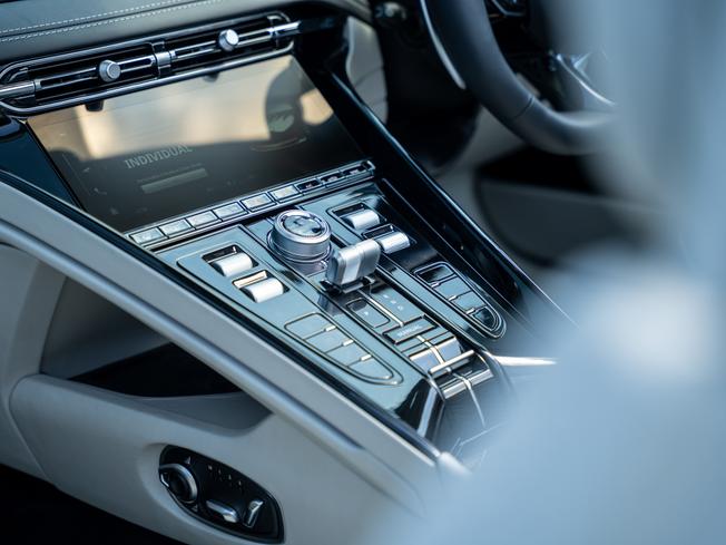 ASTON MARTIN Db12 Photo 21