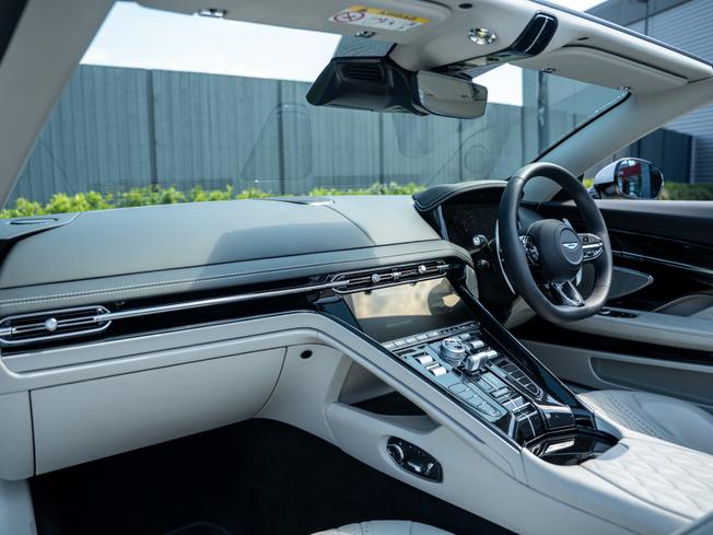 ASTON MARTIN Db12 Photo 22