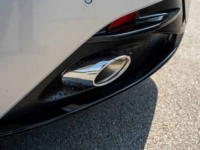 ASTON MARTIN Db12 Photo 27
