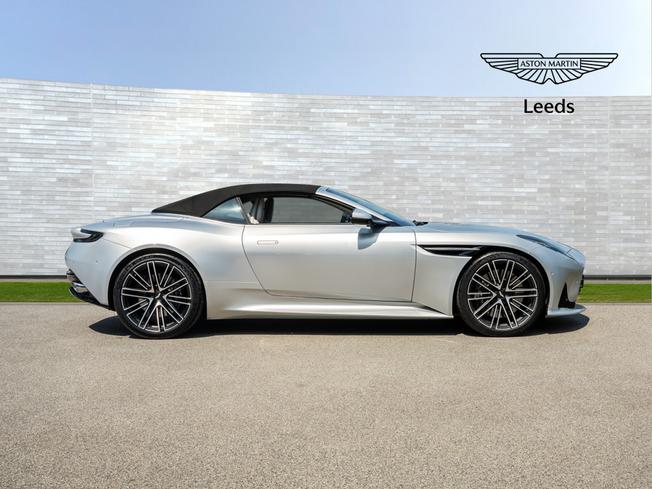ASTON MARTIN Db12 Photo 32