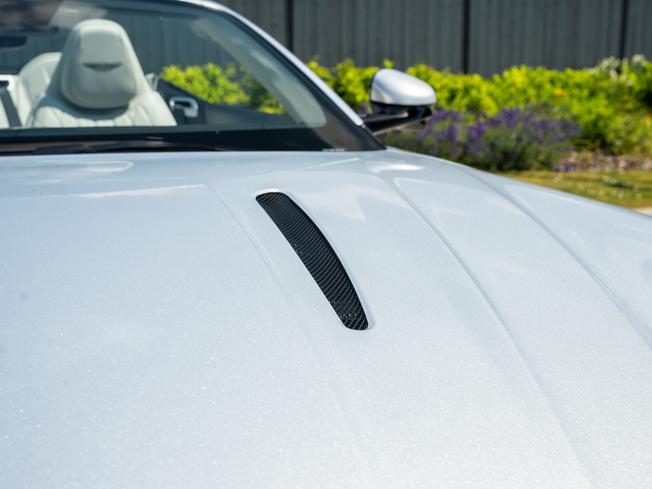 ASTON MARTIN Db12 Photo 38