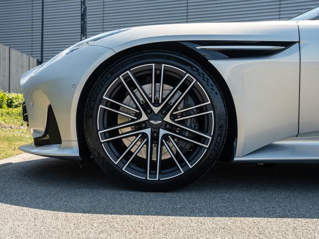 ASTON MARTIN Db12 Photo 4
