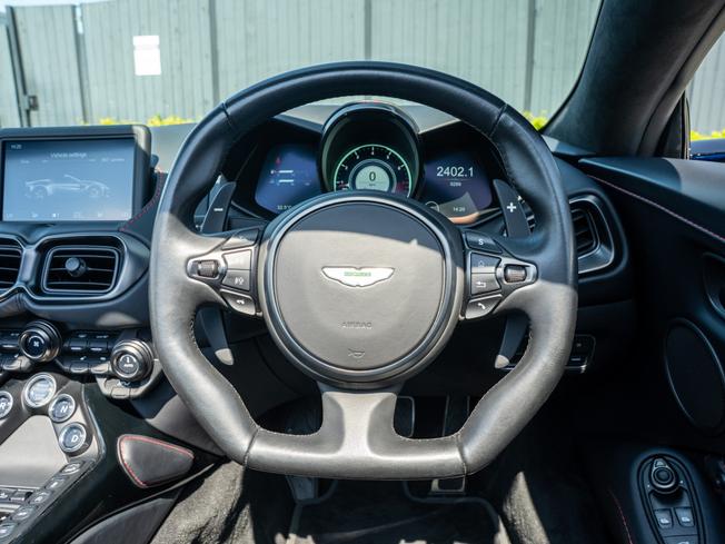 ASTON MARTIN Vantage Photo 11