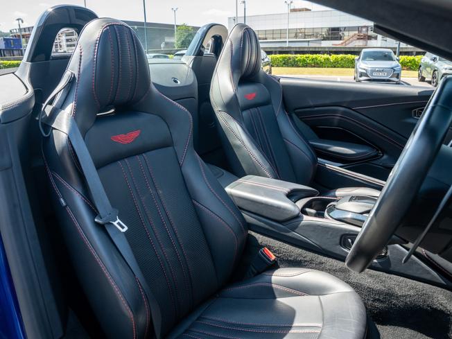 ASTON MARTIN Vantage Photo 12