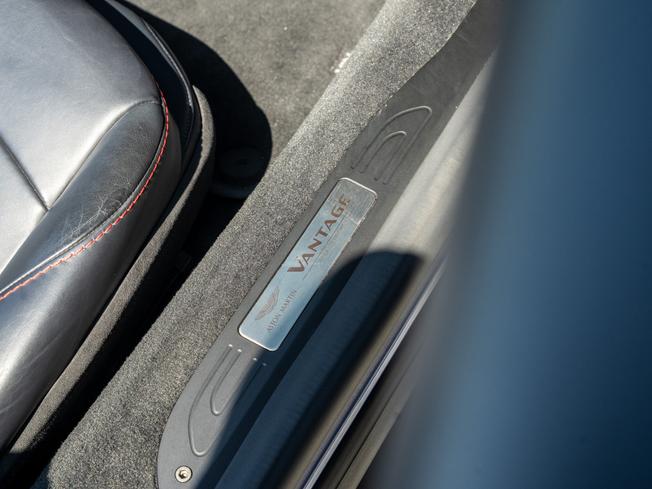 ASTON MARTIN Vantage Photo 16