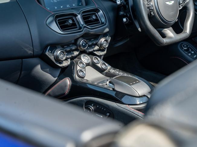 ASTON MARTIN Vantage Photo 20