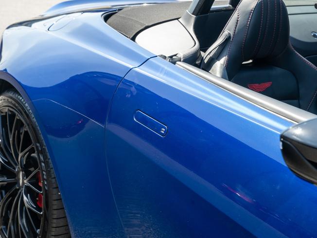 ASTON MARTIN Vantage Photo 35