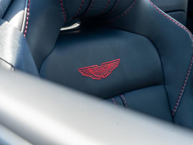 ASTON MARTIN Vantage Photo 5