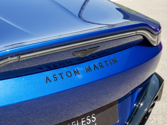 ASTON MARTIN Vantage Photo 8