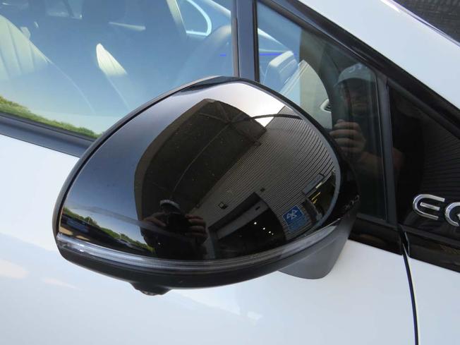 MERCEDES-BENZ Eqe Photo 24