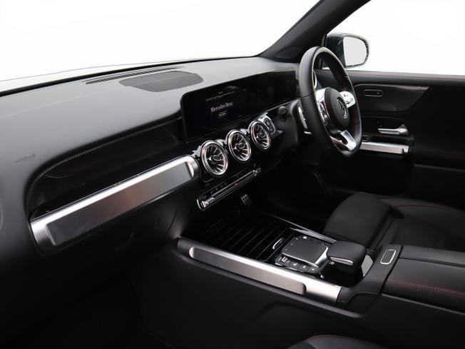 MERCEDES-BENZ GLB Photo 18