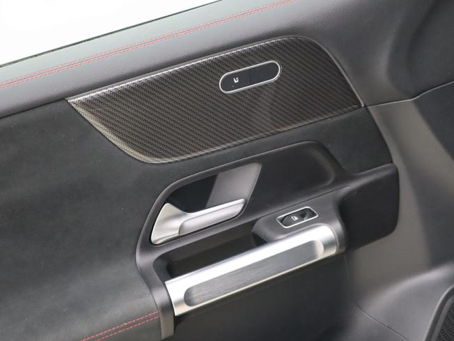 MERCEDES-BENZ GLB Photo 19
