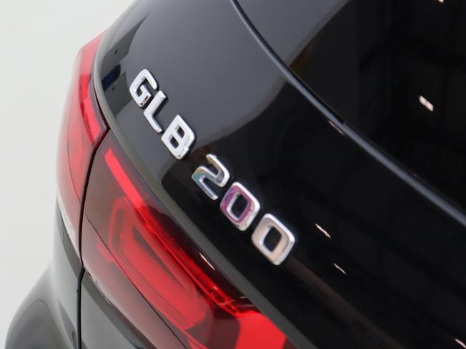 MERCEDES-BENZ GLB Photo 23