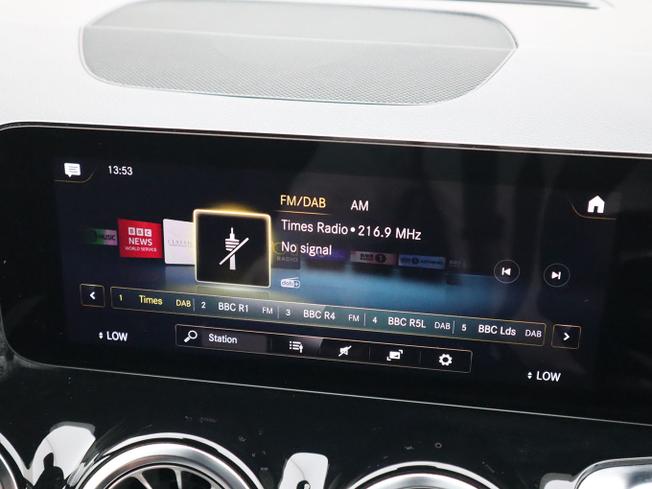 MERCEDES-BENZ GLB Photo 28