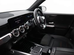 MERCEDES-BENZ GLB Photo 3