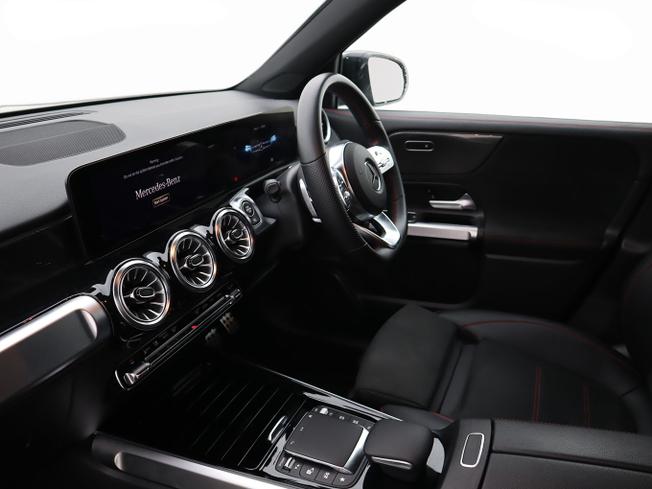 MERCEDES-BENZ GLB Photo 3