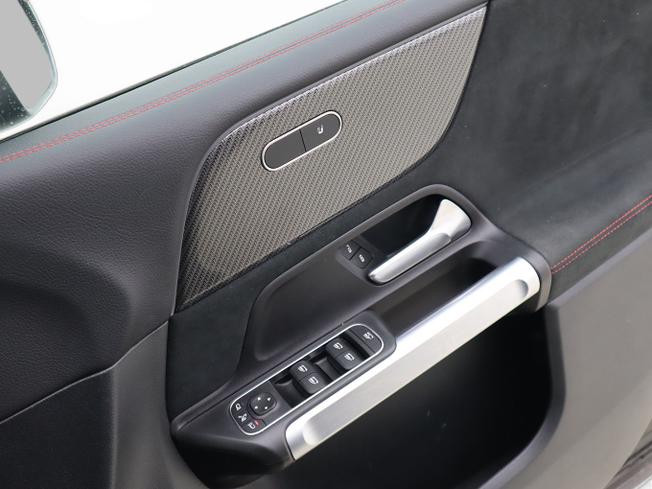 MERCEDES-BENZ GLB Photo 39