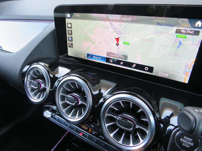 MERCEDES-BENZ Gla Photo 16
