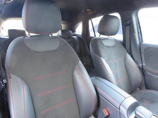 MERCEDES-BENZ Gla Photo 18