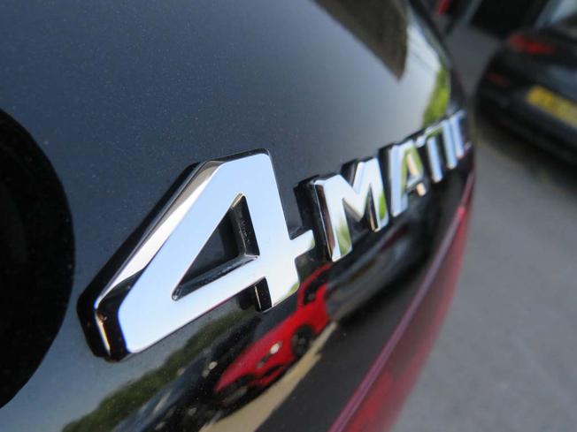 MERCEDES-BENZ Gla Photo 22