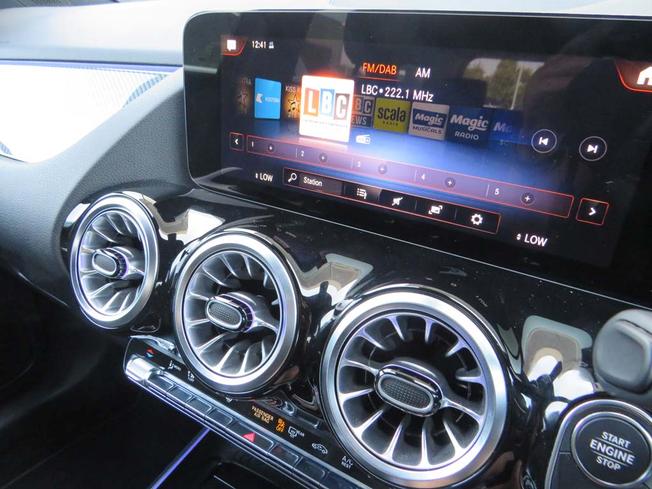 MERCEDES-BENZ Gla Photo 45