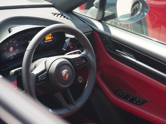 PORSCHE Macan Photo 16