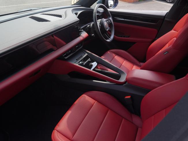 PORSCHE Macan Photo 2