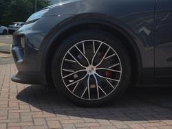 PORSCHE Macan Photo 3