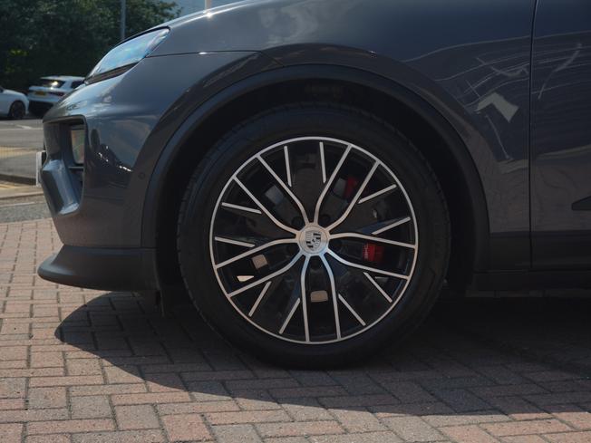 PORSCHE Macan Photo 3