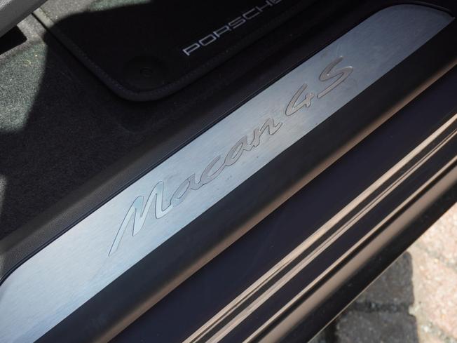 PORSCHE Macan Photo 36