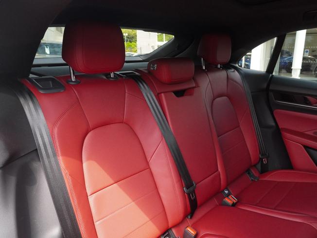PORSCHE Macan Photo 8