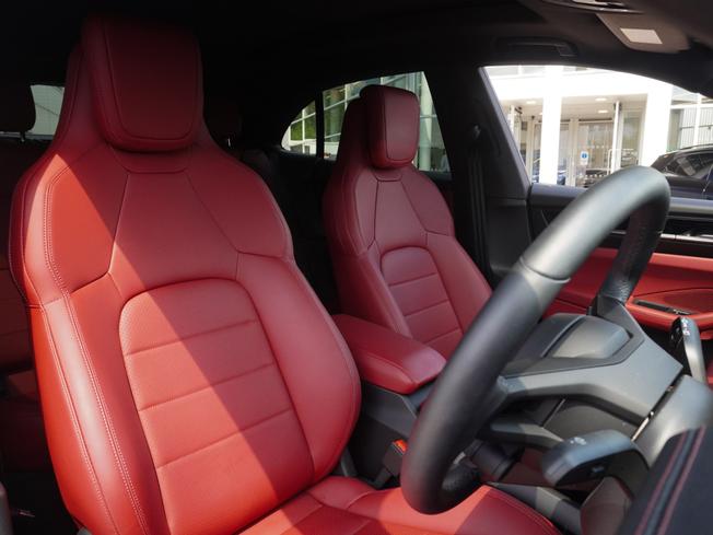 PORSCHE Macan Photo 9