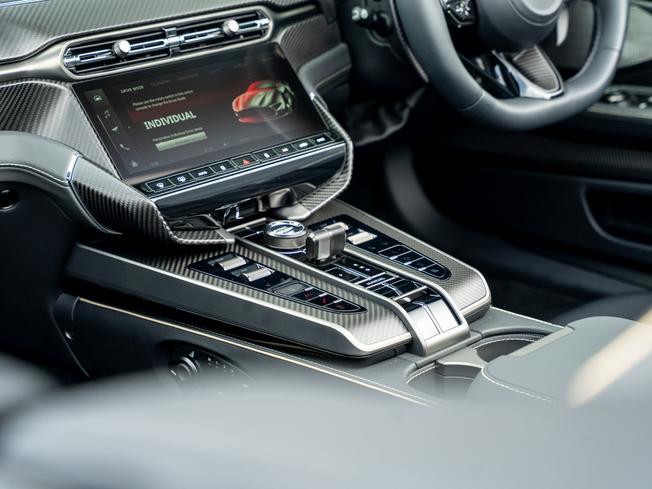 ASTON MARTIN Vanquish Photo 10