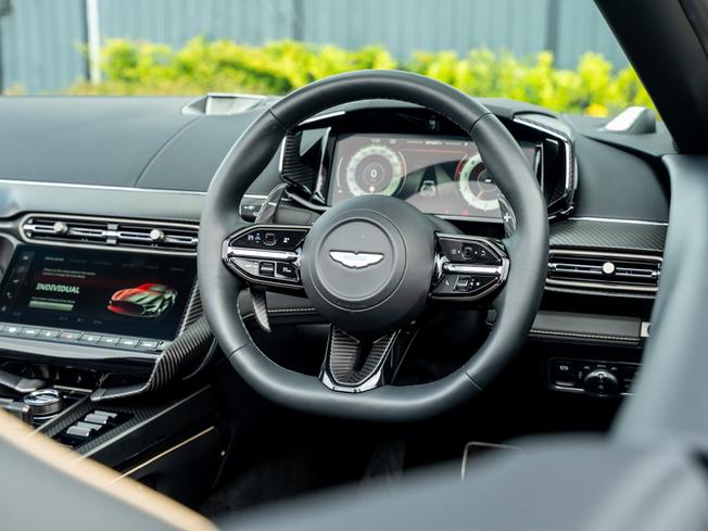 ASTON MARTIN Vanquish Photo 11