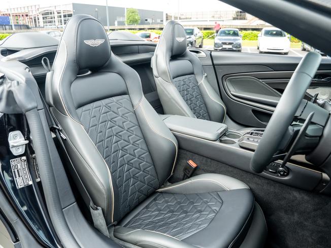 ASTON MARTIN Vanquish Photo 12
