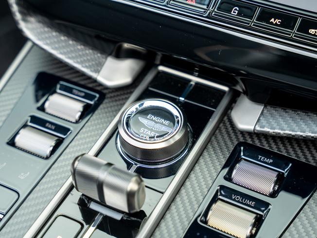 ASTON MARTIN Vanquish Photo 14