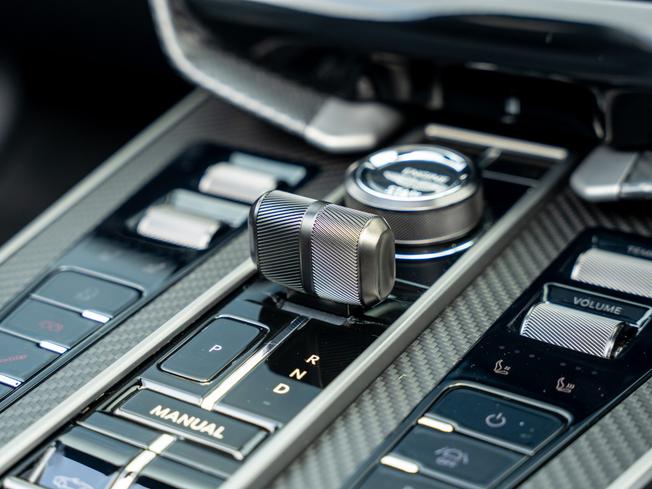 ASTON MARTIN Vanquish Photo 16